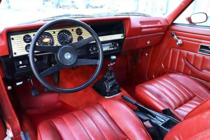 Chevrolet-Vega-1963-Red-Black-8