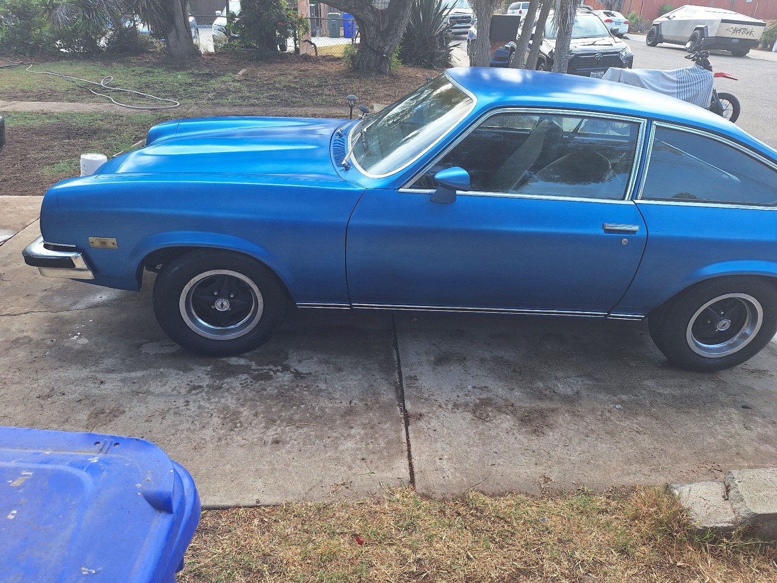 Chevrolet-Vega-1975-11