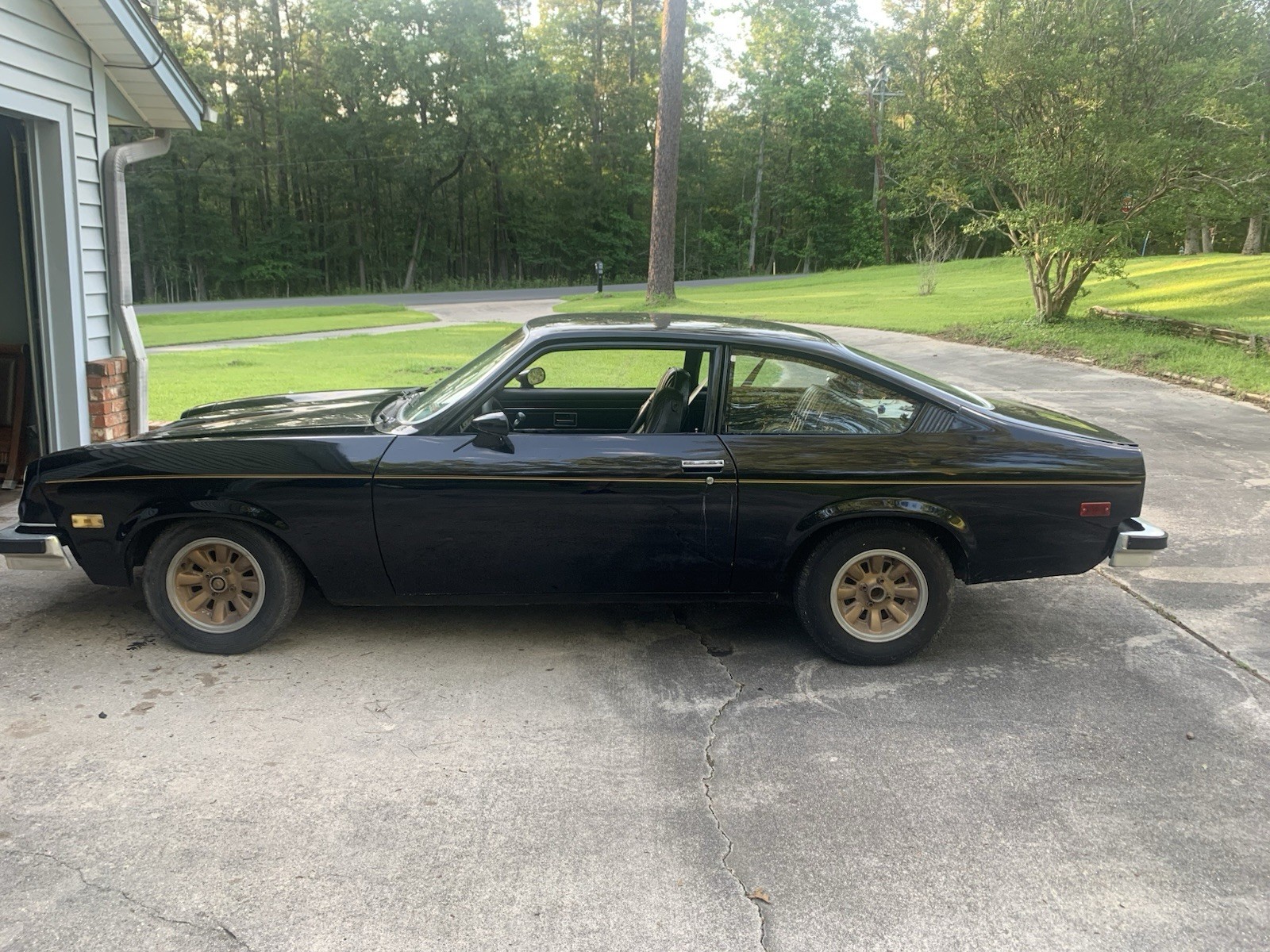 Chevrolet-Vega-1975-Coupe-1