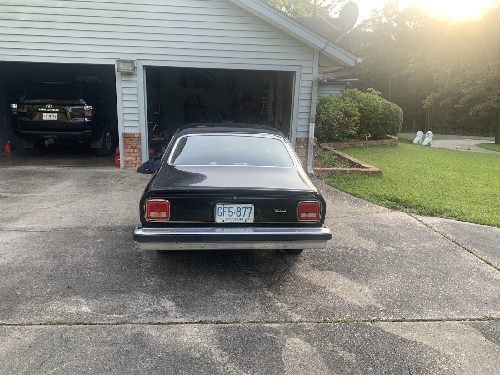 Chevrolet-Vega-1975-Coupe-2