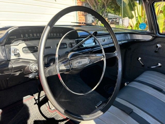 Chevrolet-Yeoman-1958-red-and-white-gray-1