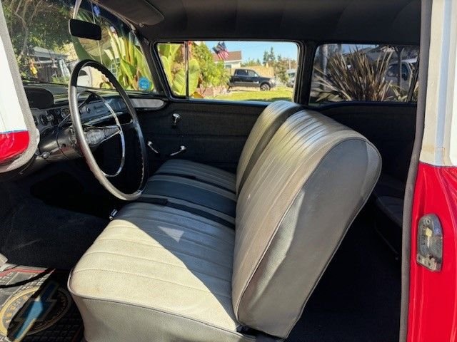 Chevrolet-Yeoman-1958-red-and-white-gray-12