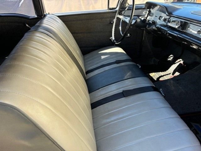 Chevrolet-Yeoman-1958-red-and-white-gray-21
