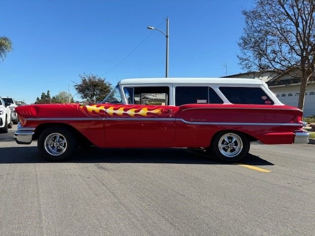 Chevrolet-Yeoman-1958-red-and-white-gray-29
