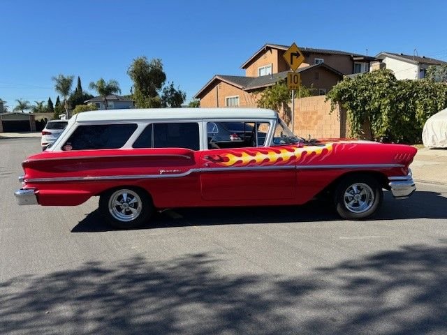 Chevrolet-Yeoman-1958-red-and-white-gray-9
