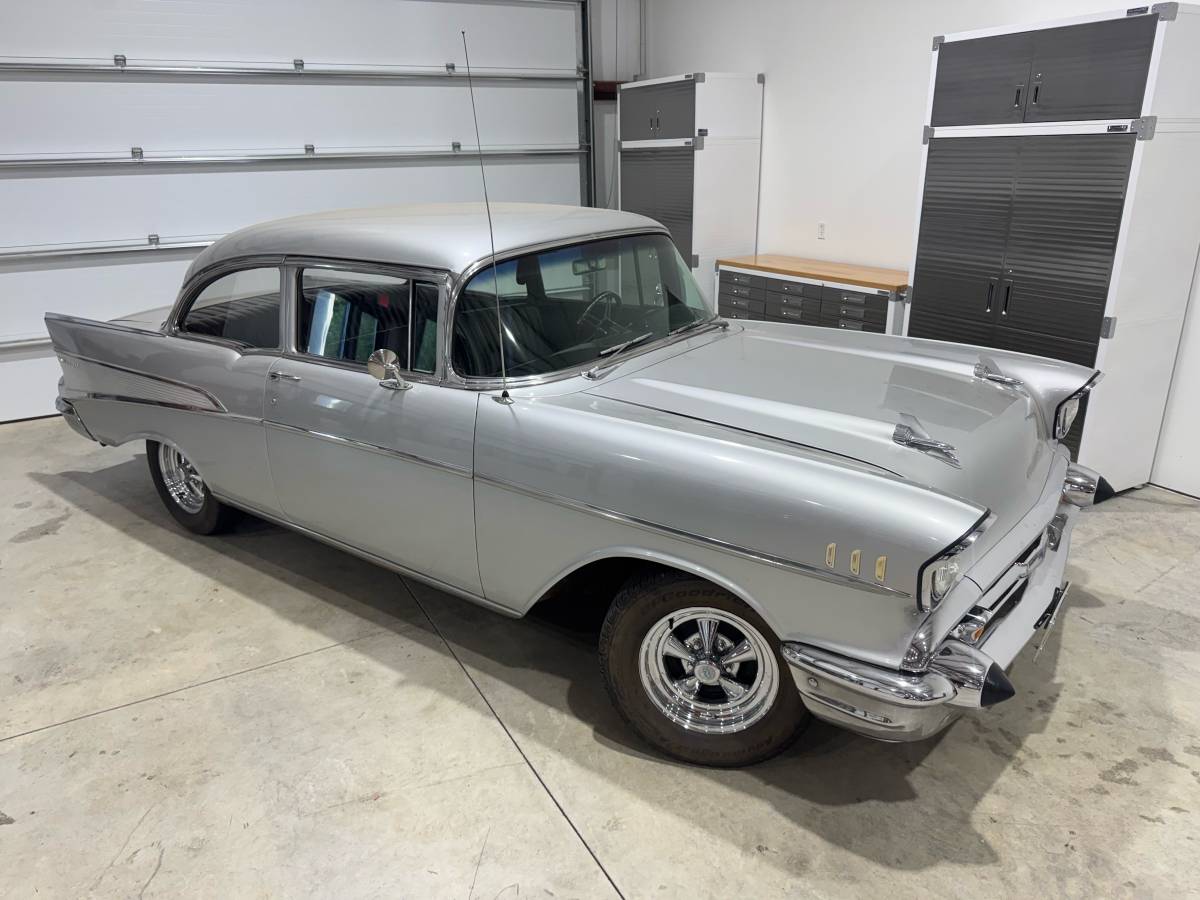Chevrolet-bel-air-1957-silver