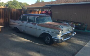 Chevrolet-bel-air-4-door-1957
