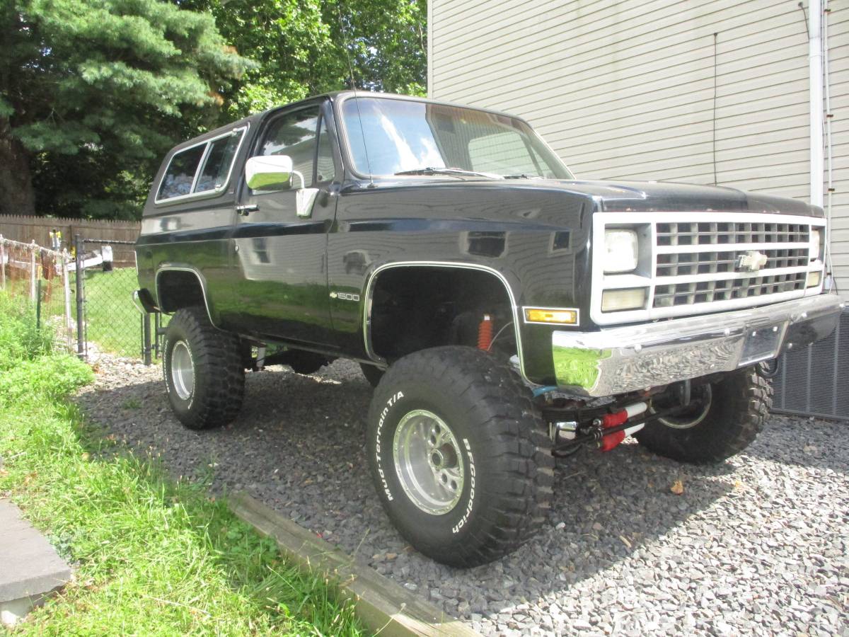 Chevrolet-blazer-12-ton-nominal-1990-black-2