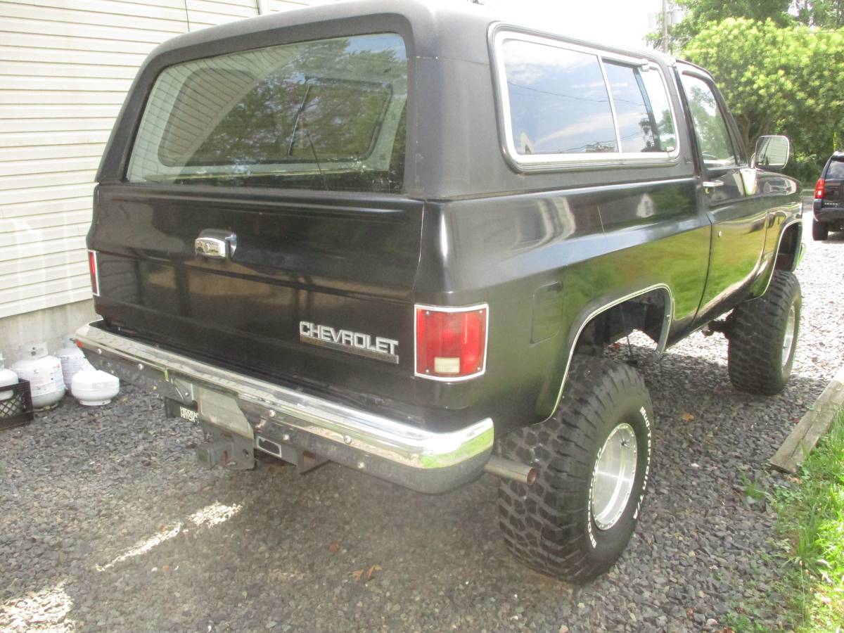 Chevrolet-blazer-12-ton-nominal-1990-black-4