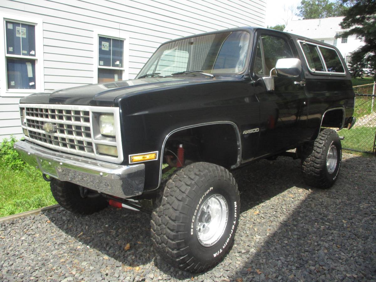 Chevrolet-blazer-12-ton-nominal-1990-black