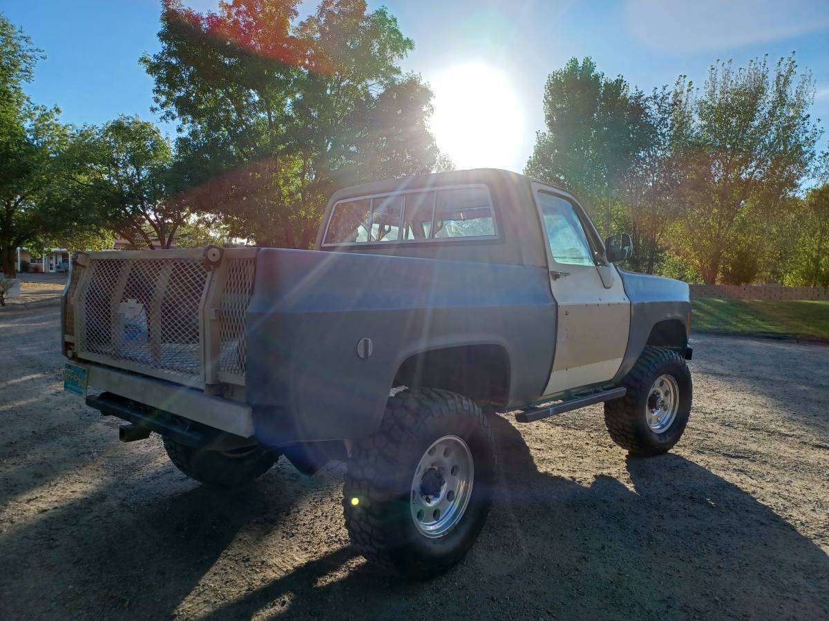Chevrolet-blazer-1977-grey-2