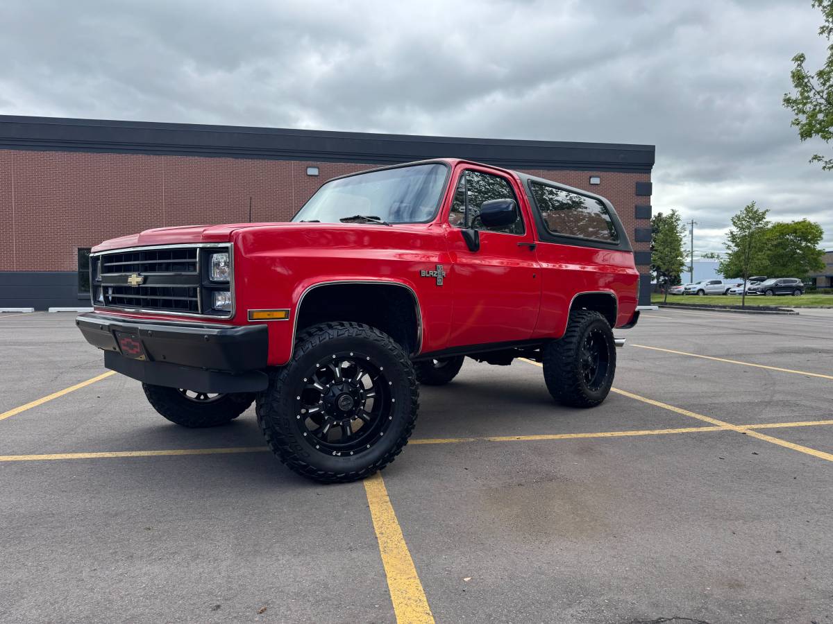 Chevrolet-blazer-1985-red-16