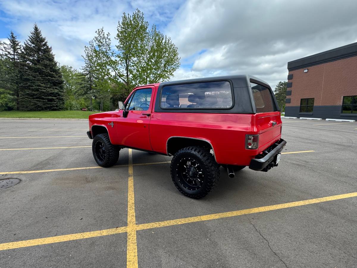 Chevrolet-blazer-1985-red-2