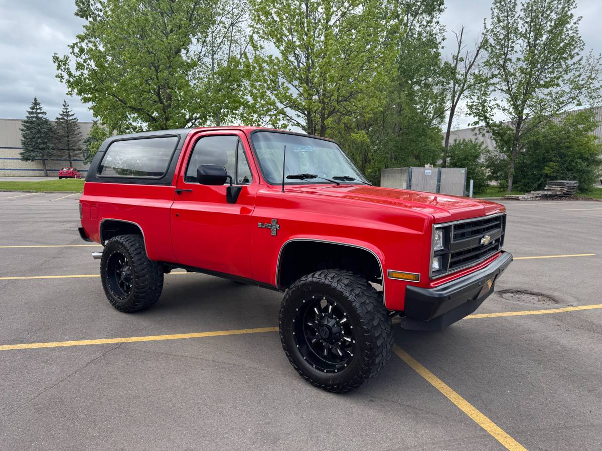 Chevrolet-blazer-1985-red-6