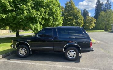 Chevrolet-blazer-1986-black-1