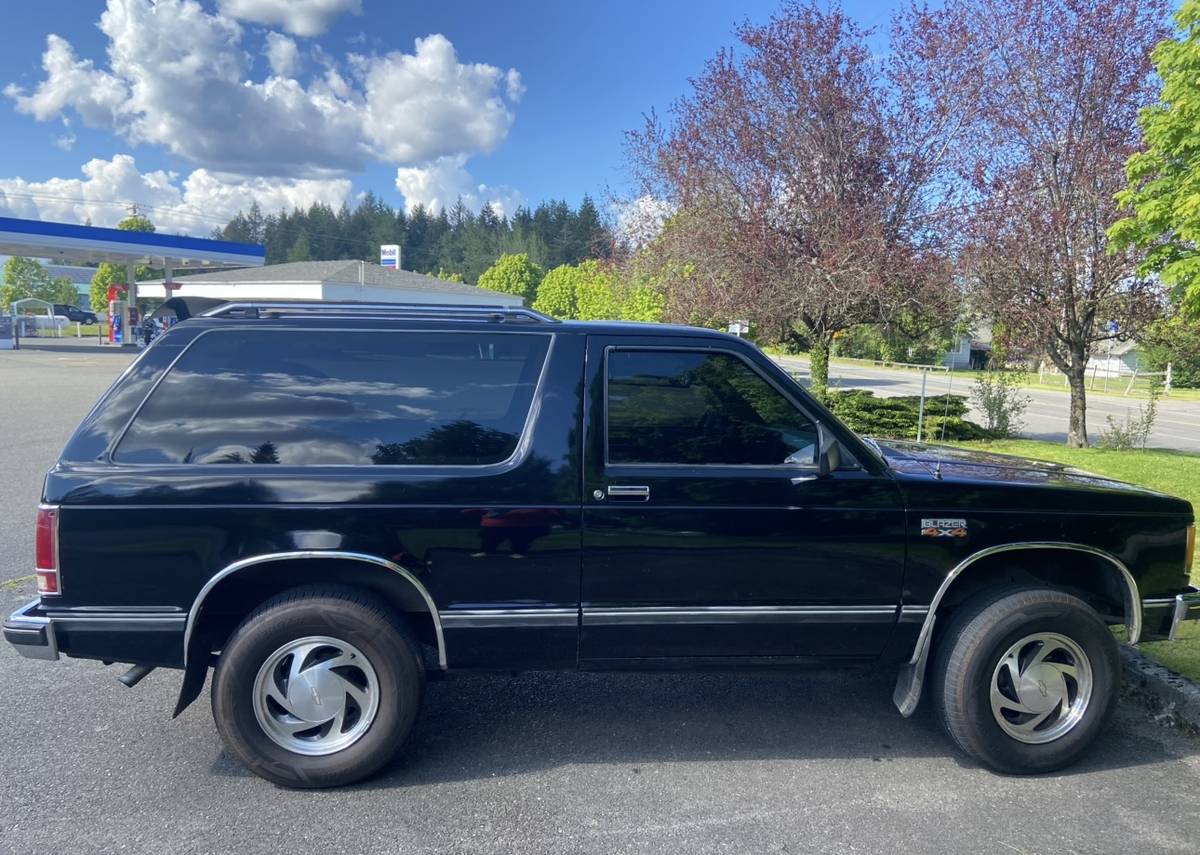 Chevrolet-blazer-1986-black