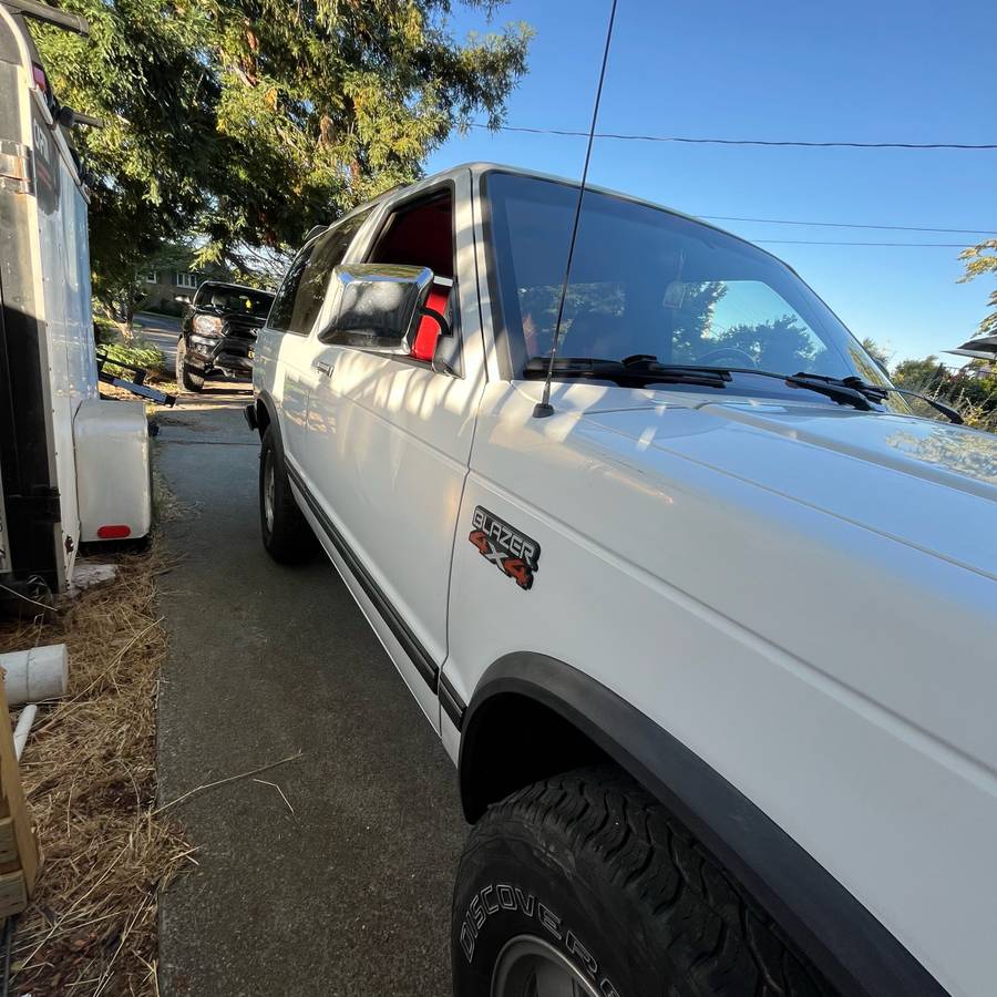 Chevrolet-blazer-s10-1986-white-3