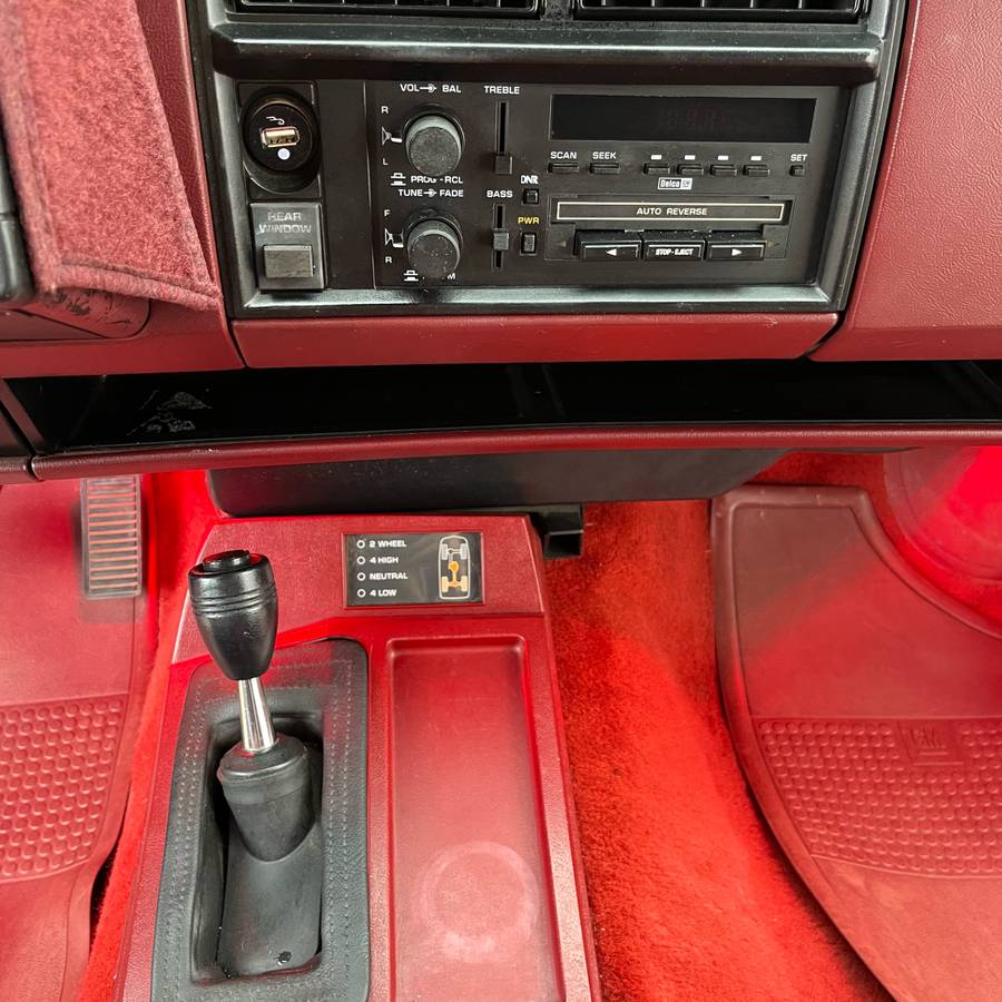 Chevrolet-blazer-s10-1986-white-8
