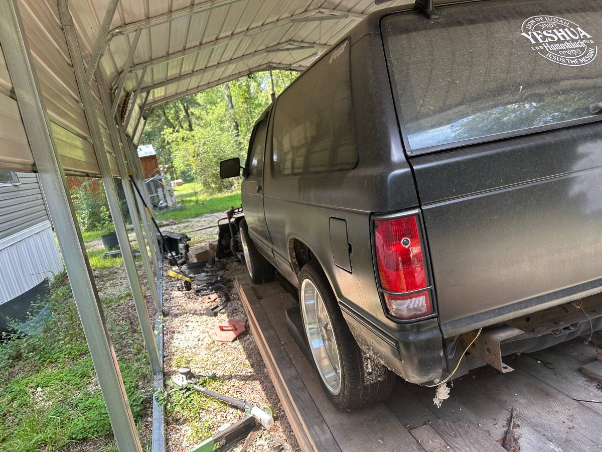 Chevrolet-blazer-s10-1990-black-2