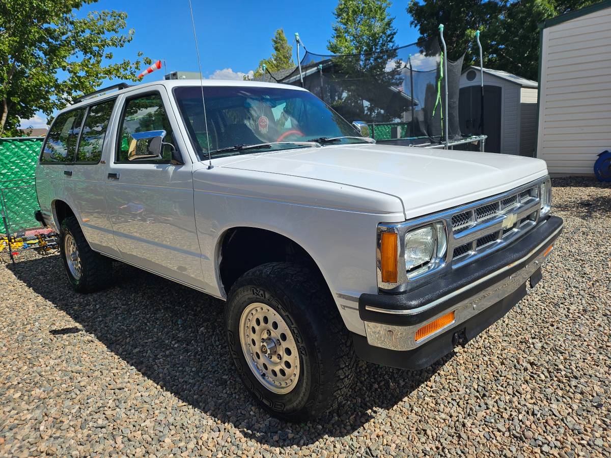 Chevrolet-blazer-s10-1993-white-1