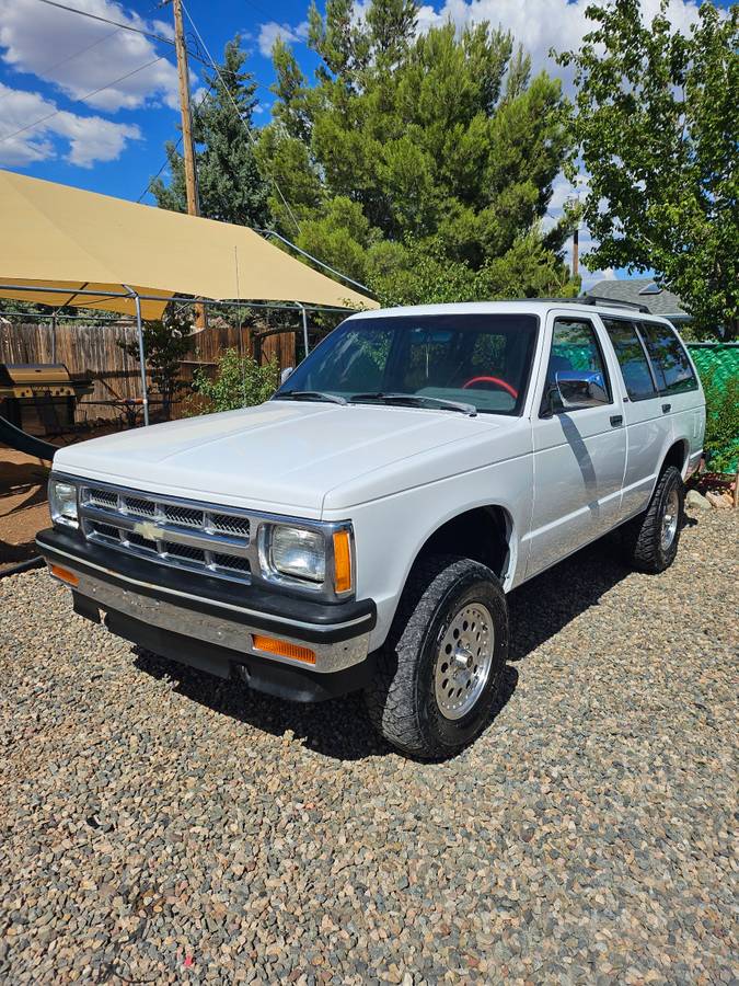 Chevrolet-blazer-s10-1993-white