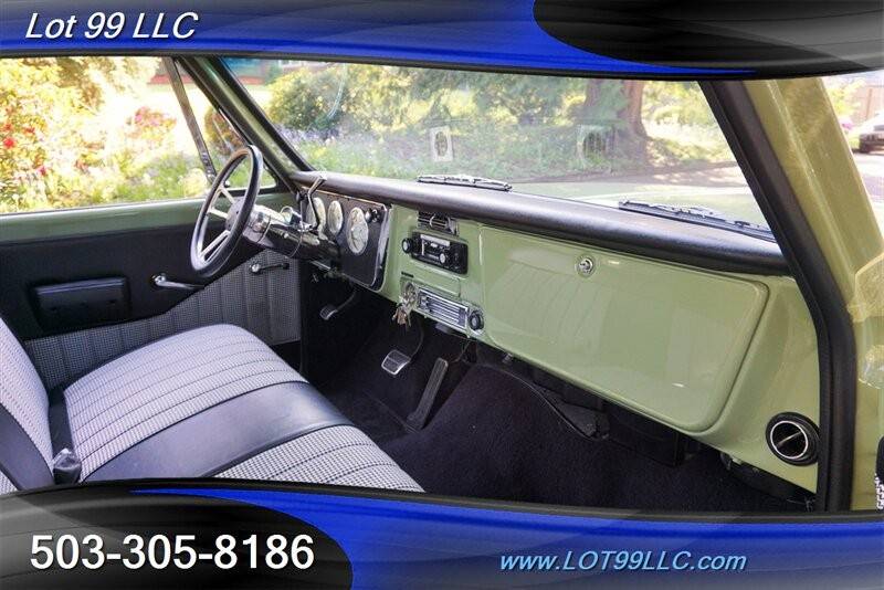 Chevrolet-c-10-cst-v8-auto-new-1969-green-14