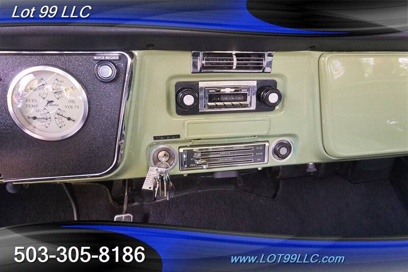 Chevrolet-c-10-cst-v8-auto-new-1969-green-19