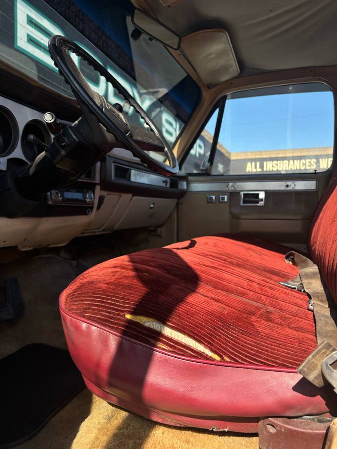Chevrolet-c-20-silverado-1985-grey-1