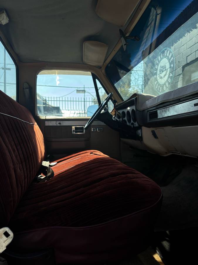 Chevrolet-c-20-silverado-1985-grey-2