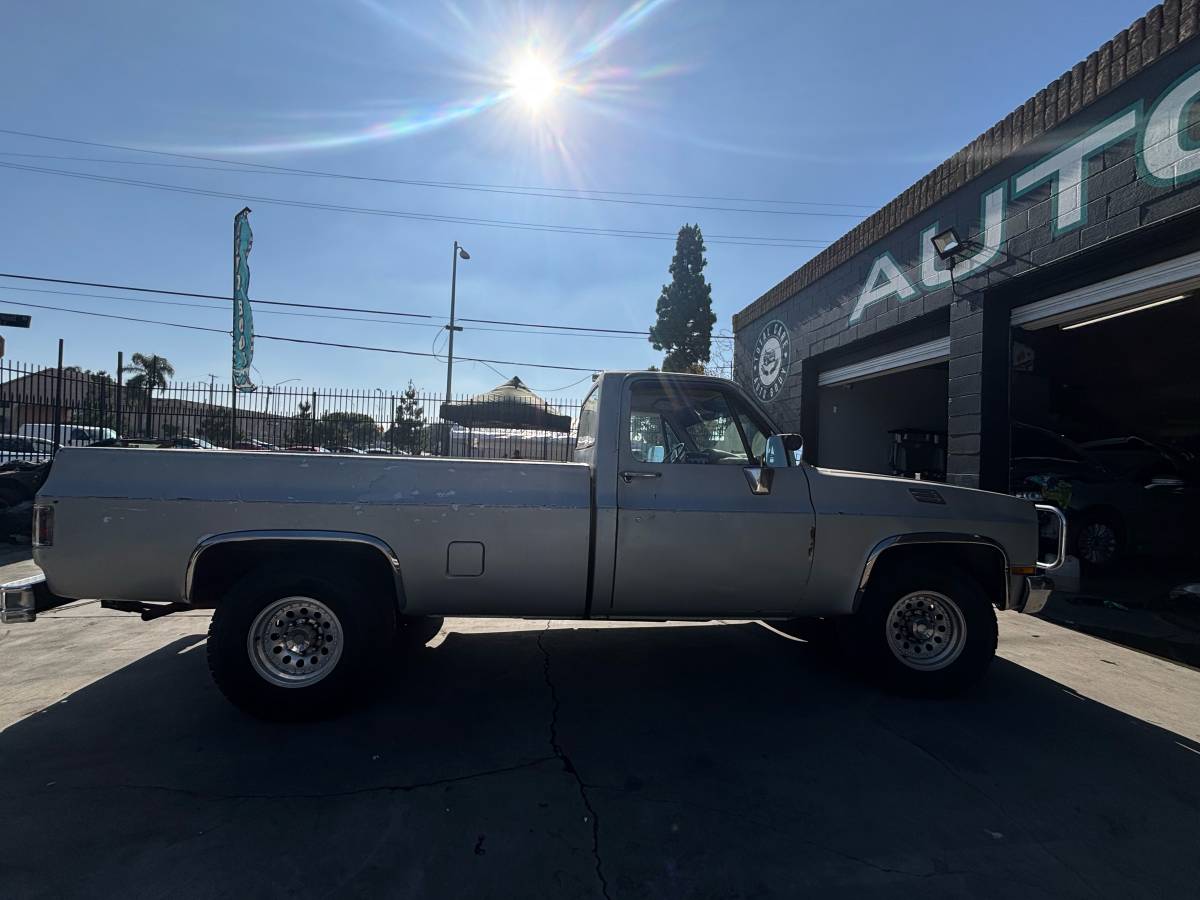Chevrolet-c-20-silverado-1985-grey-5