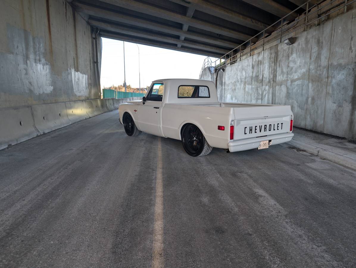 Chevrolet-c10-1967-white-4