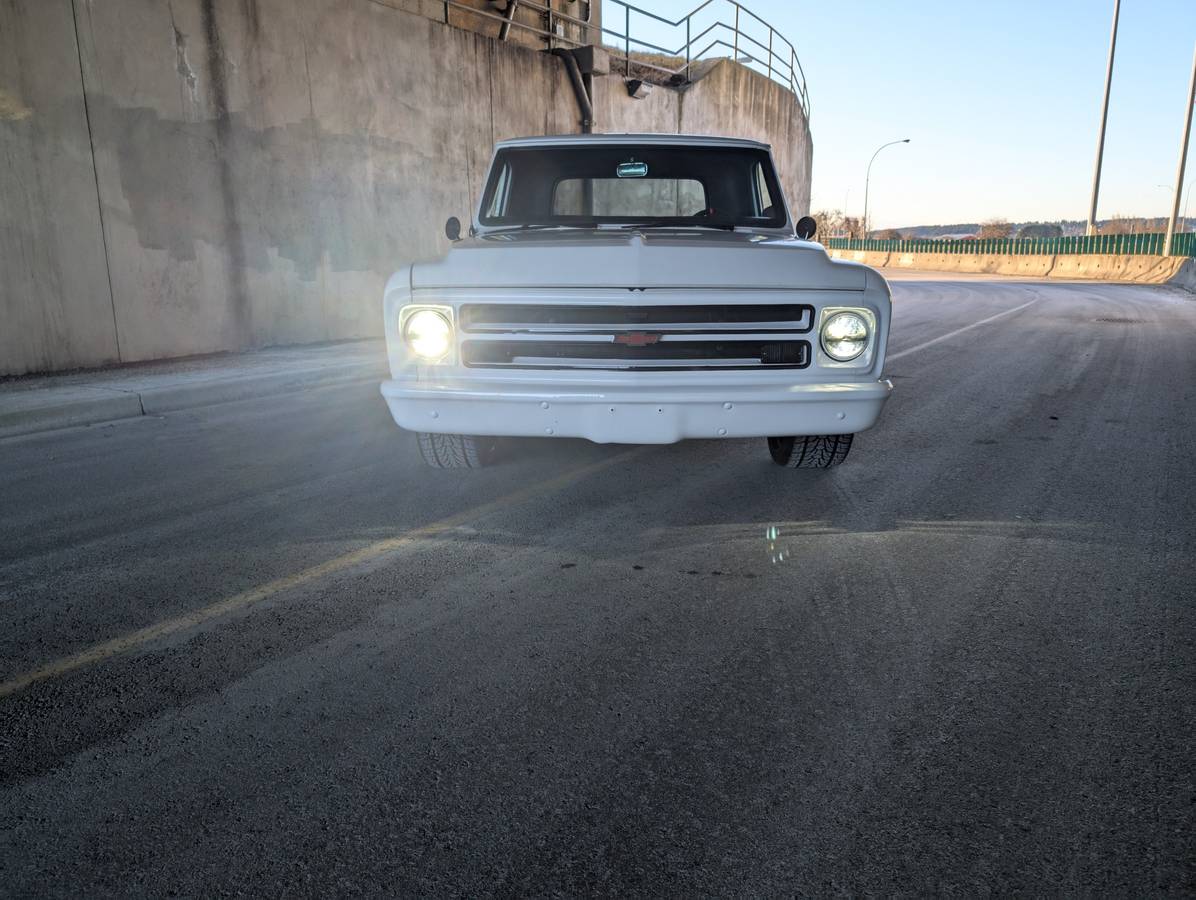 Chevrolet-c10-1967-white-5