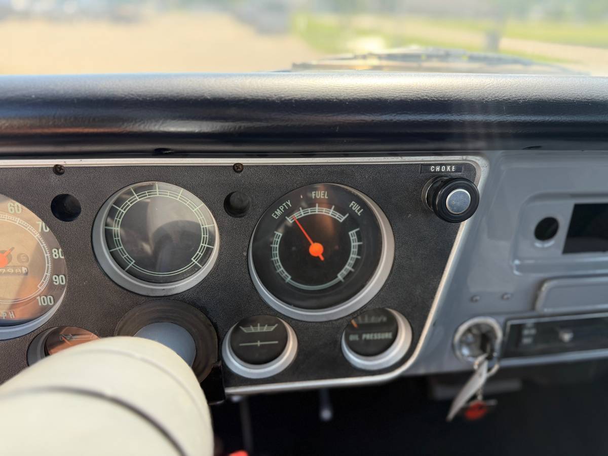 Chevrolet-c10-1968-grey-11