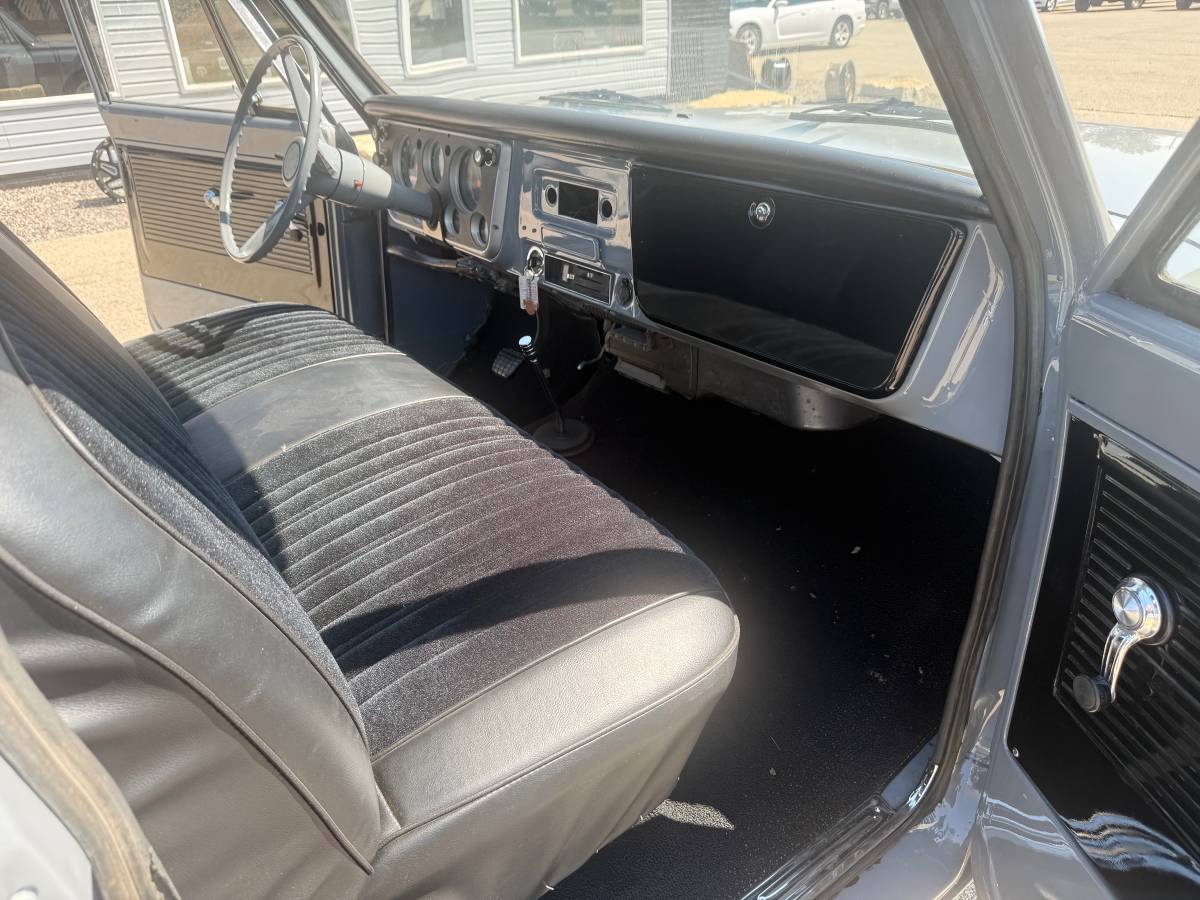 Chevrolet-c10-1968-grey-14