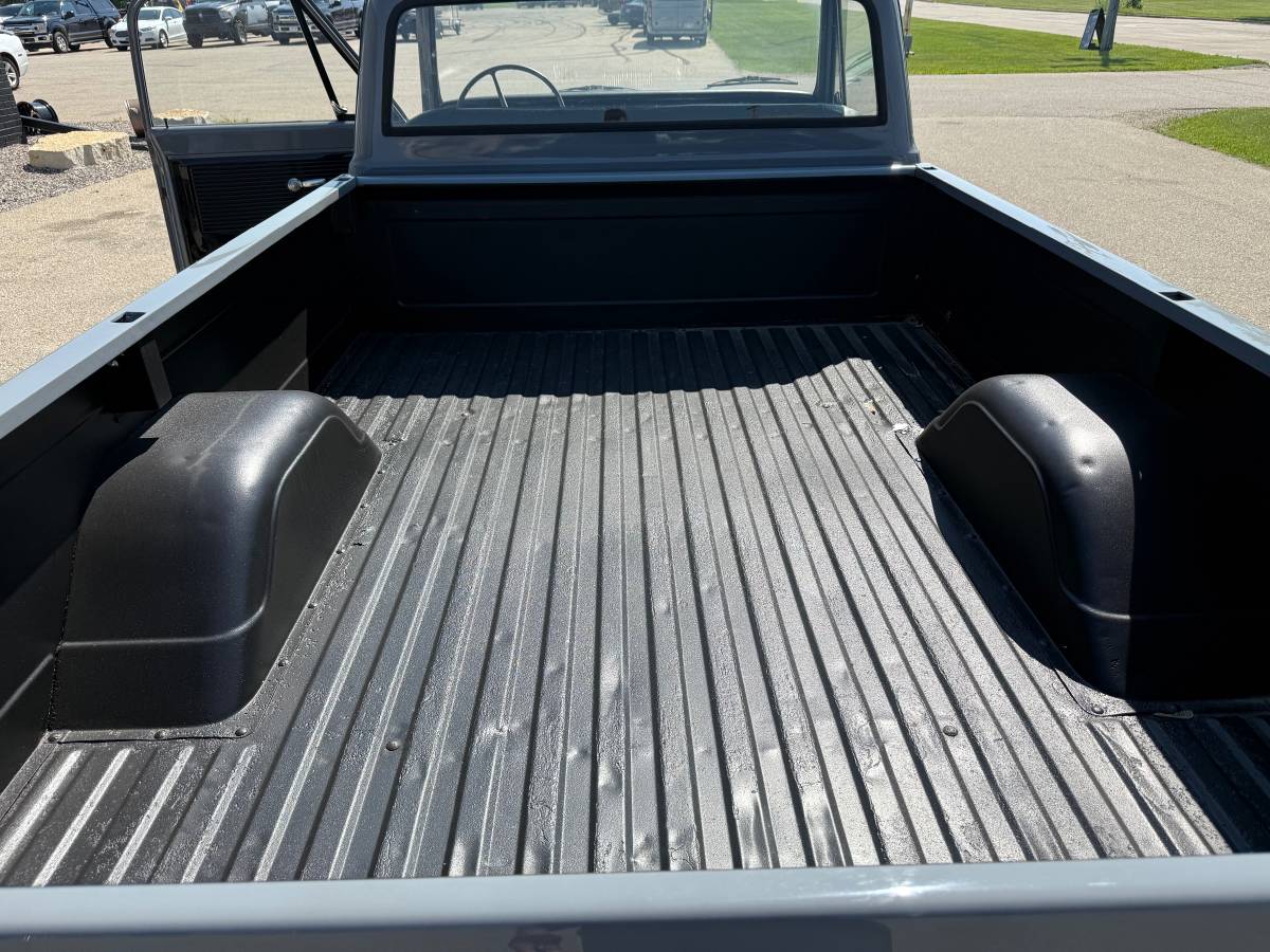 Chevrolet-c10-1968-grey-18