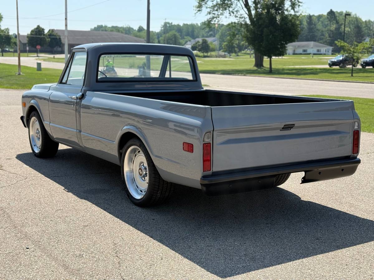 Chevrolet-c10-1968-grey-21
