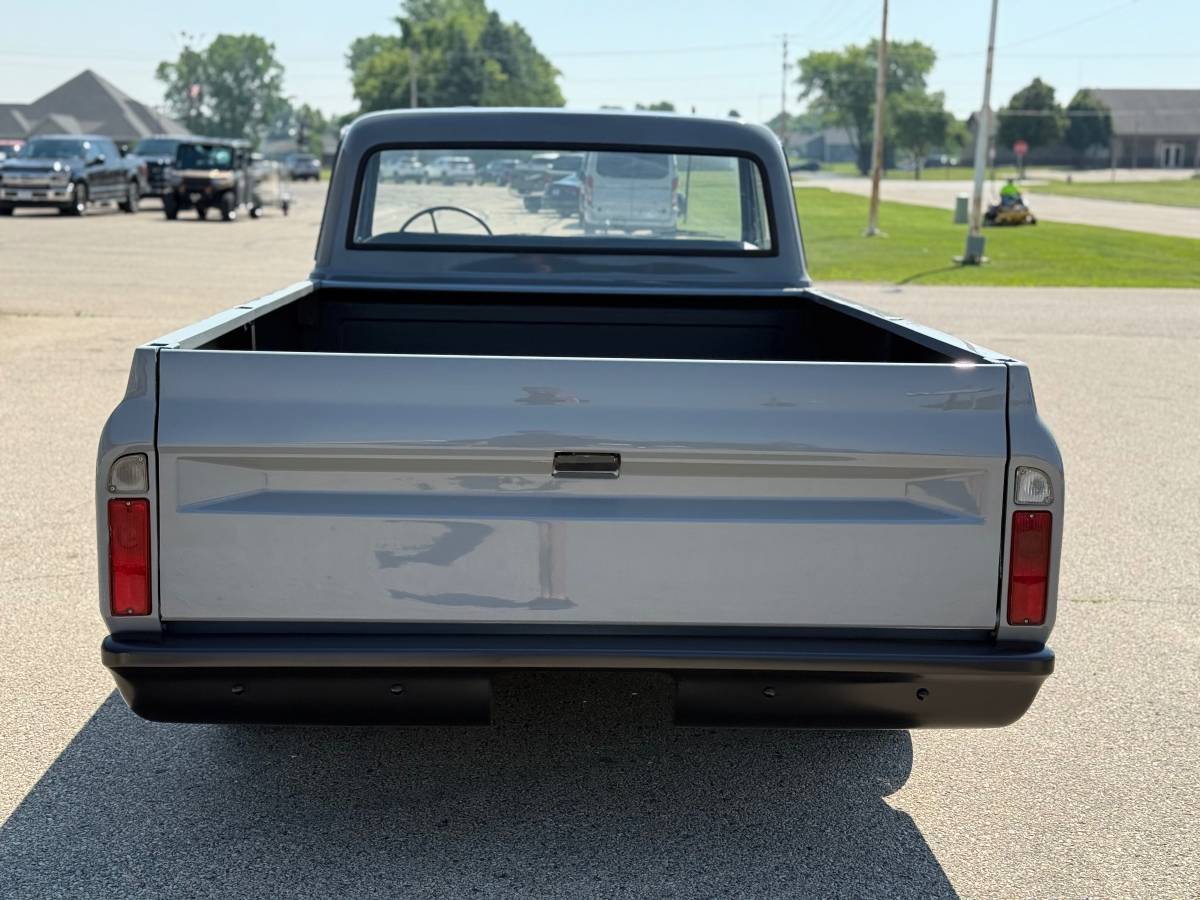 Chevrolet-c10-1968-grey-23