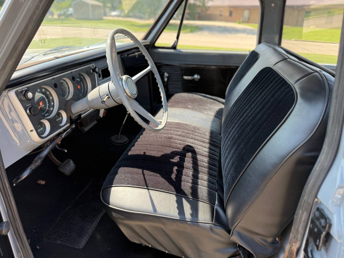 Chevrolet-c10-1968-grey-9