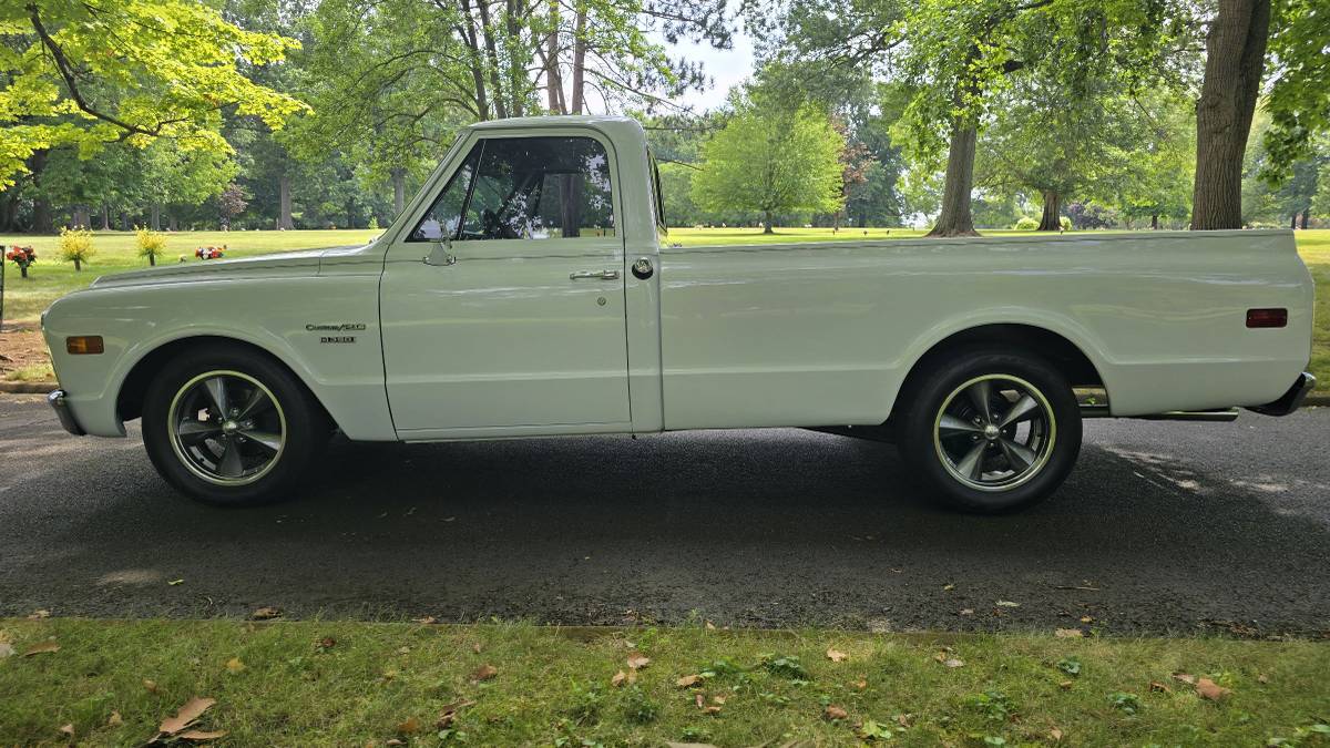 Chevrolet-c10-1968-white-1