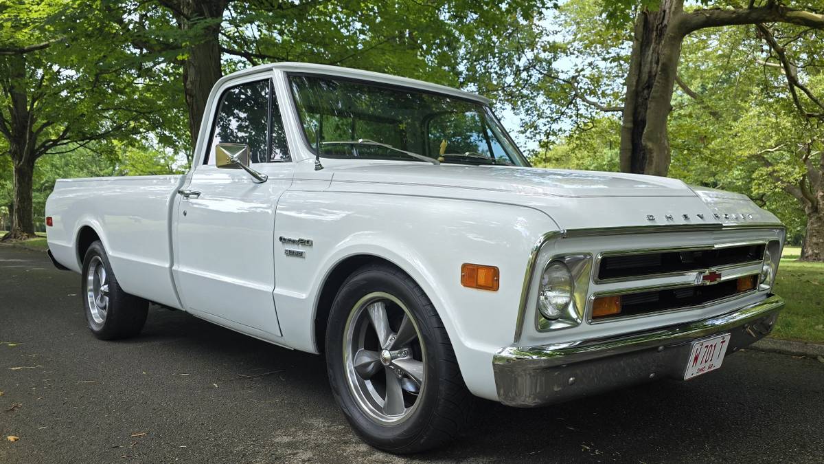 Chevrolet-c10-1968-white-11