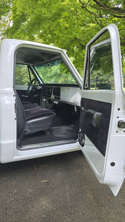 Chevrolet-c10-1968-white-15