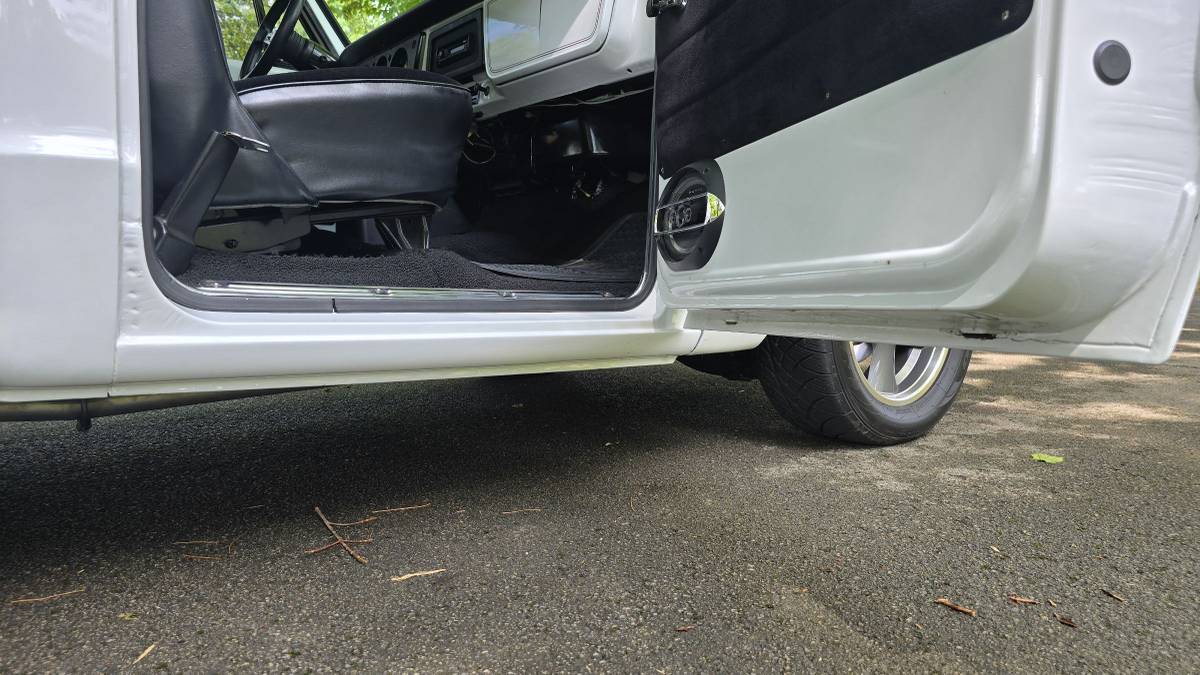 Chevrolet-c10-1968-white-16