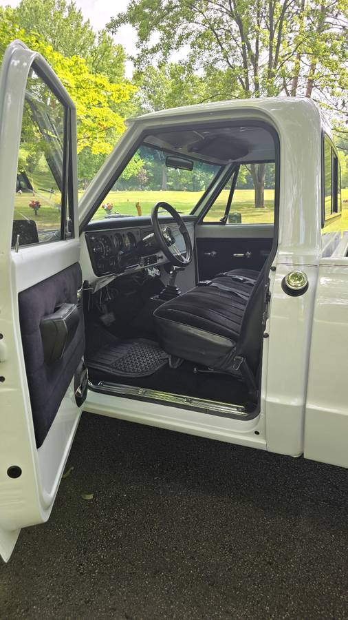 Chevrolet-c10-1968-white-18