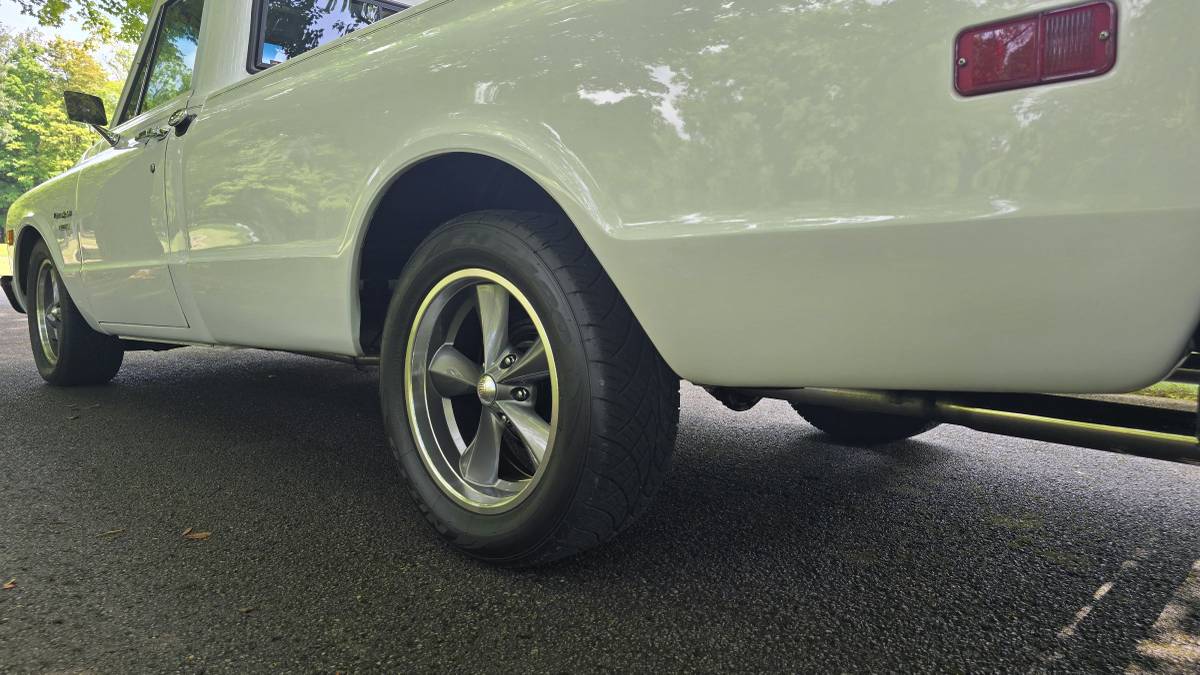 Chevrolet-c10-1968-white-2