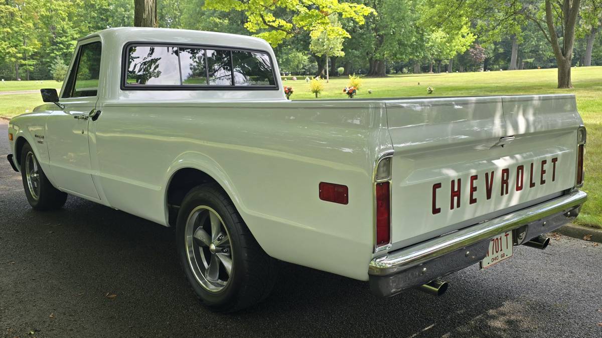 Chevrolet-c10-1968-white-3