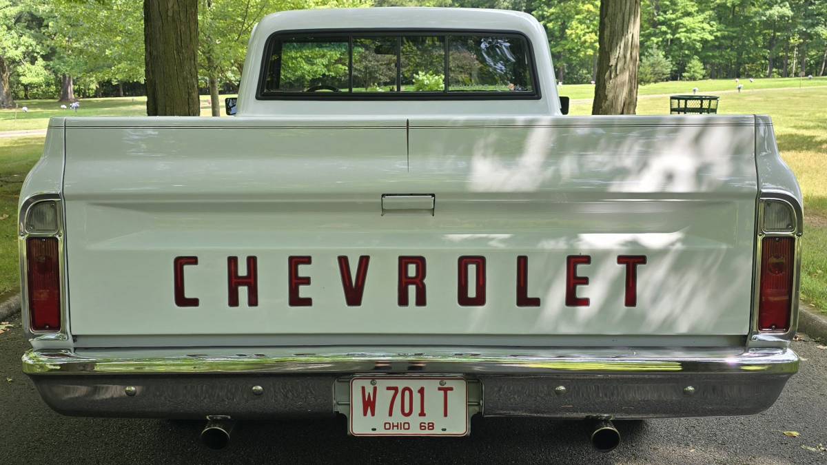 Chevrolet-c10-1968-white-4
