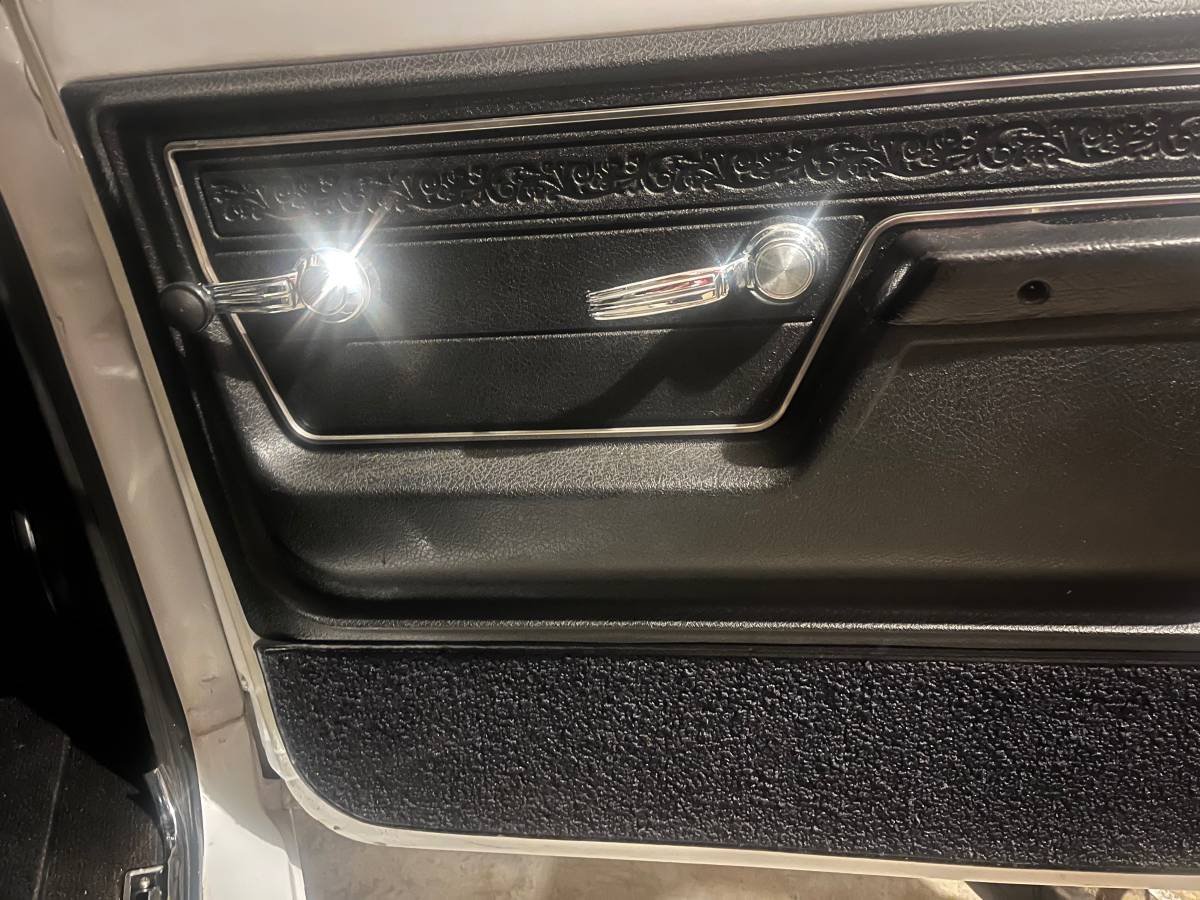 Chevrolet-c10-1972-white-11