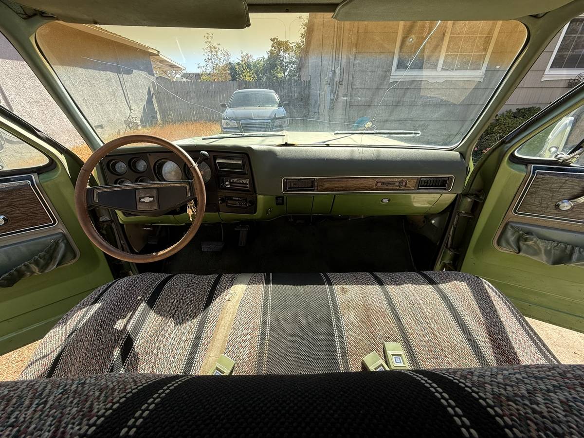 Chevrolet-c10-1976-green-17