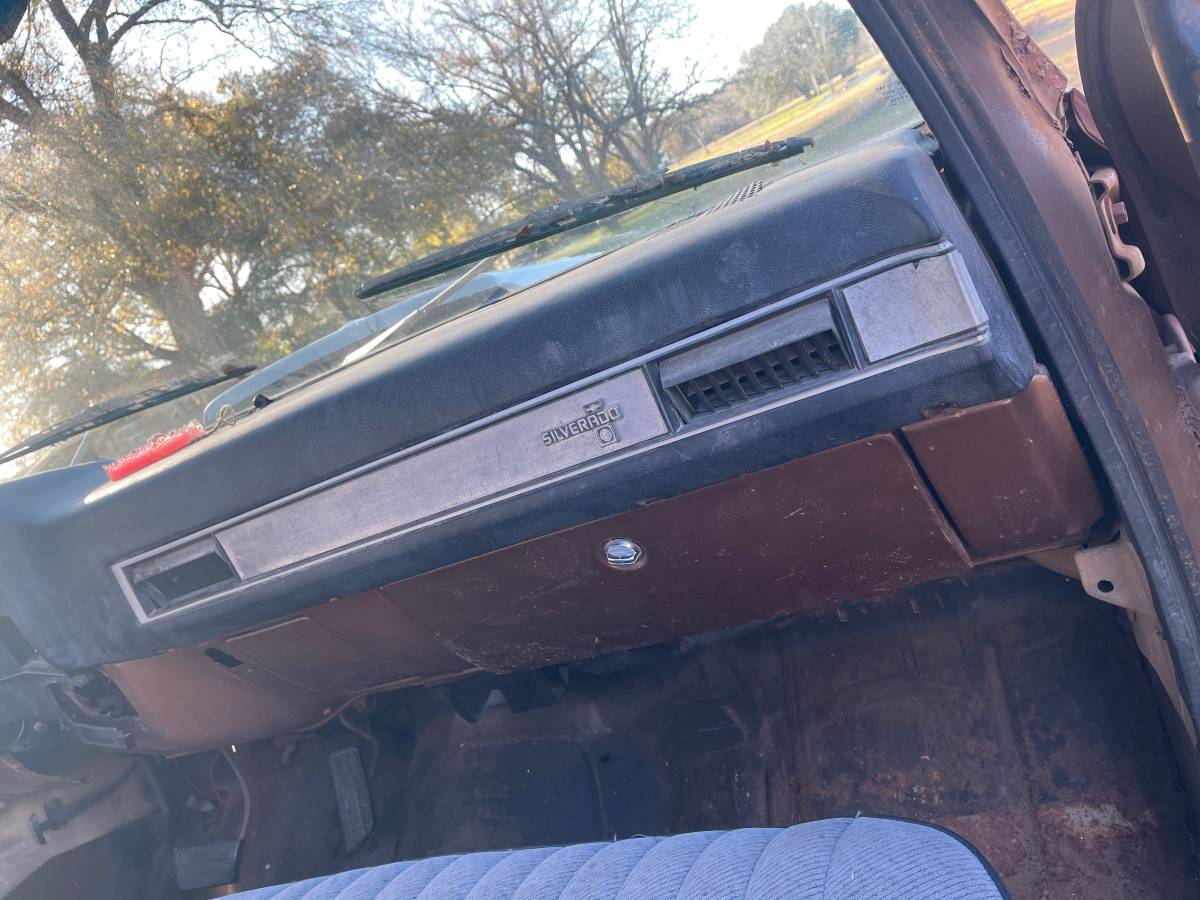 Chevrolet-c10-1981-13