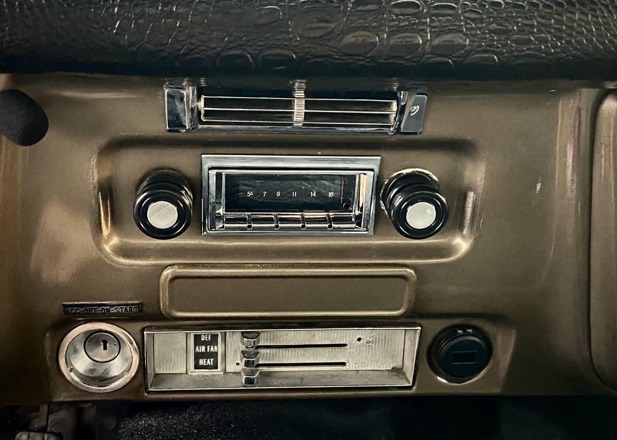Chevrolet-c10-custom-1970-18